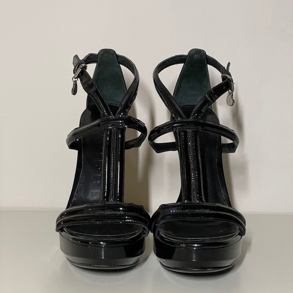 Burberry Heels - Picture 2 of 6